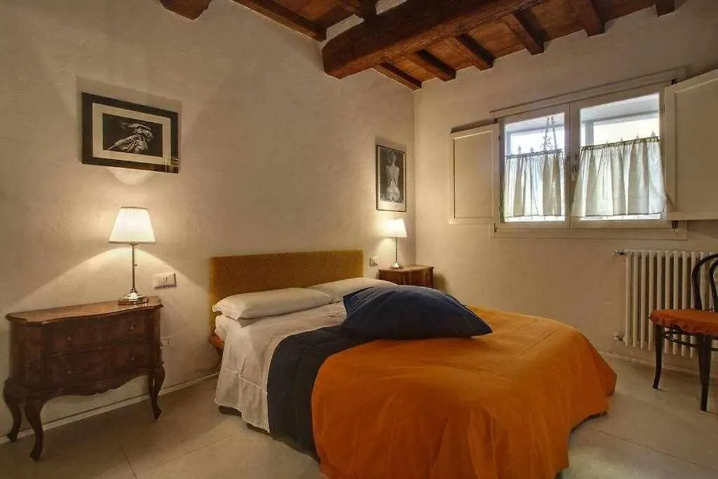 פירנצה Il Tulipano Apartment With Patio 0*,  איטליה